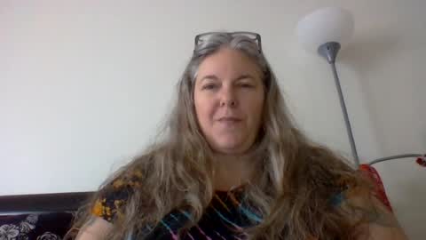 Snapshot of hippysnewhere chatting on 07/25/26, 09:56 hippysnewhere online show from 07/25/26, 09:56