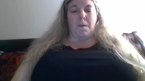 Snapshot of hippysnewhere chatting on 08/01/26, 06:23 hippysnewhere online show from 08/01/26, 06:23