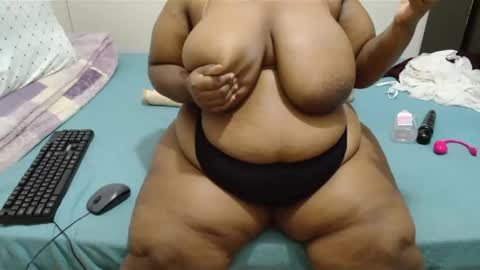 Snapshot of hips2sexy chatting on 12/22/24, 03:22 hips2sexy online show from 12/22/24, 03:22