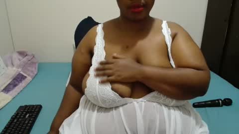 Snapshot of hips2sexy chatting on 12/27/24, 07:24 hips2sexy online show from 12/27/24, 07:24