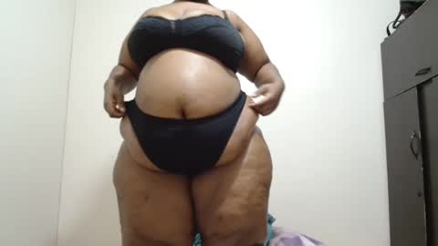 Snapshot of hips2sexy chatting on 02/17/25, 08:26 hips2sexy online show from 02/17/25, 08:26