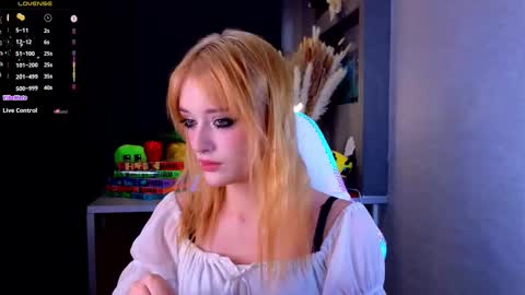 Snapshot of hisoka__akerley chatting on 09/19/25, 04:40 Ella online show from 09/19/25, 04:40