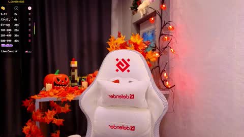 Snapshot of hisoka__akerley chatting on 10/25/25, 06:35 Ella online show from 10/25/25, 06:35