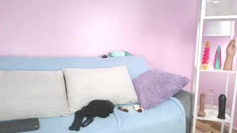 hiyakasudere_ online show from 11/14/25, 06:39