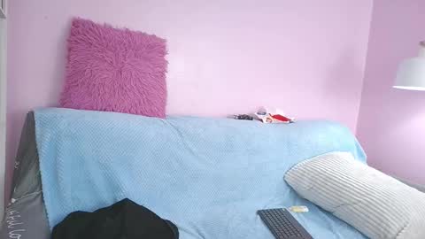 hiyakasudere_ online show from 12/20/25, 12:29