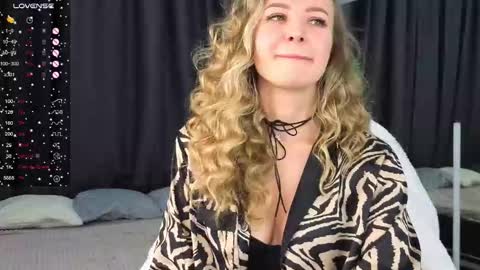 Ksenia online show from 10/22/25, 01:06