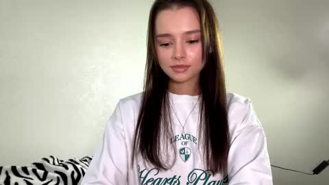 Snapshot of hoaarisa chatting on 11/10/25, 10:47 Sofia online show from 11/10/25, 10:47