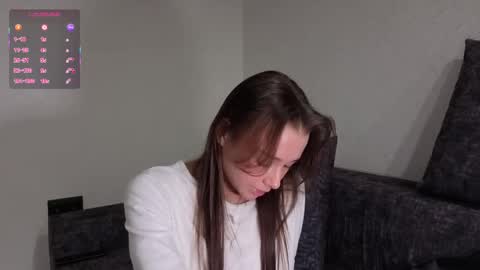 Snapshot of hoaarisa chatting on 12/18/25, 08:15 Sofia online show from 12/18/25, 08:15