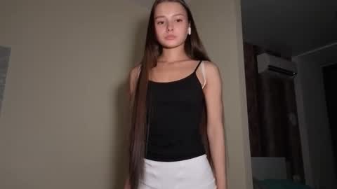 Snapshot of hoaarisa chatting on 01/06/26, 07:06 Sofia online show from 01/06/26, 07:06