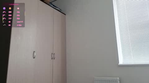 Snapshot of hoaarisa chatting on 01/17/26, 12:10 Sofia online show from 01/17/26, 12:10