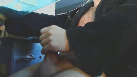 Hairy Hockey Player 92 online show from 02/19/25, 11:49