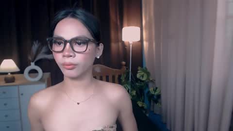 Snapshot of hoellygia chatting on 03/22/26, 10:13 IM NEW HERE ITS ME GIA online show from 03/22/26, 10:13