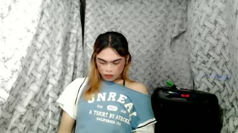 Snapshot of hoelyaurora chatting on 07/01/26, 12:56 Aurora3 online show from 07/01/26, 12:56