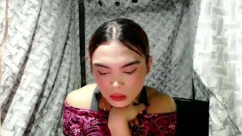 Snapshot of hoelyaurora chatting on 07/06/26, 08:11 Aurora3 online show from 07/06/26, 08:11