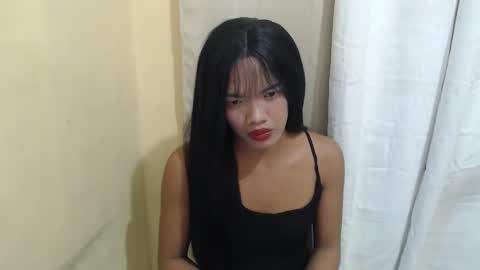 Snapshot of hoelyguine chatting on 01/16/26, 03:05 Guinevere3 online show from 01/16/26, 03:05