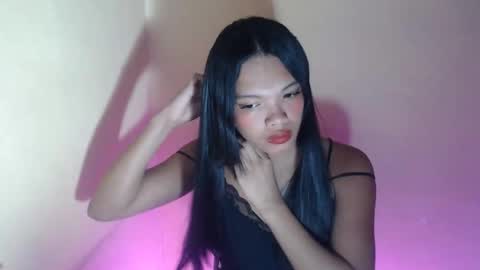 Snapshot of hoelyguine chatting on 03/13/26, 11:50 Guinevere3 online show from 03/13/26, 11:50