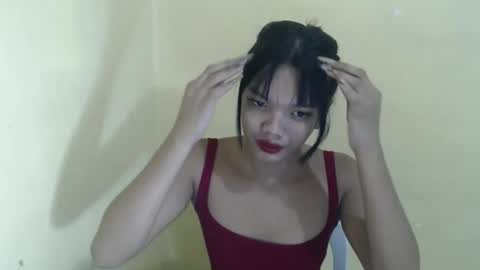 Snapshot of hoelyguine chatting on 03/15/26, 09:59 Guinevere3 online show from 03/15/26, 09:59