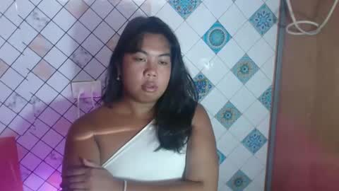 Snapshot of hoelylayla chatting on 02/16/26, 02:51 Layla3 online show from 02/16/26, 02:51