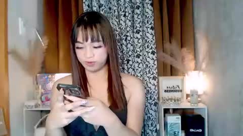 Snapshot of hoelymarie chatting on 06/25/26, 02:11 hoelymarie online show from 06/25/26, 02:11