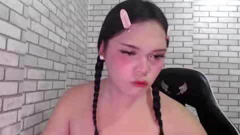 Snapshot of hoelymelissaa chatting on 04/15/26, 12:34 Melissa3 online show from 04/15/26, 12:34