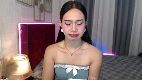 hoelymolly online show from 04/28/26, 02:27