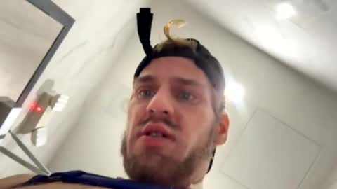 Snapshot of hoffman0189 chatting on 03/05/26, 04:52 hoffman0189 online show from 03/05/26, 04:52