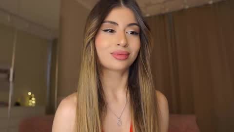 Snapshot of holayoula chatting on 02/16/26, 08:10 Moni Monica online show from 02/16/26, 08:10