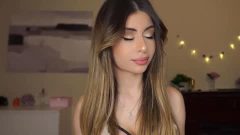 Snapshot of holayoula chatting on 02/19/26, 08:10 Moni Monica online show from 02/19/26, 08:10