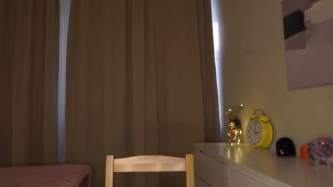 Snapshot of holayoula chatting on 02/24/26, 08:01 Moni Monica online show from 02/24/26, 08:01