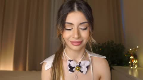 Snapshot of holayoula chatting on 03/02/26, 08:10 Moni Monica online show from 03/02/26, 08:10