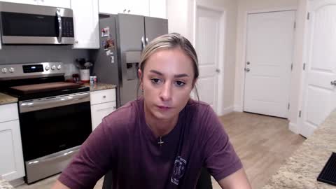 Holi Hurricane online show from 02/07/25, 04:59