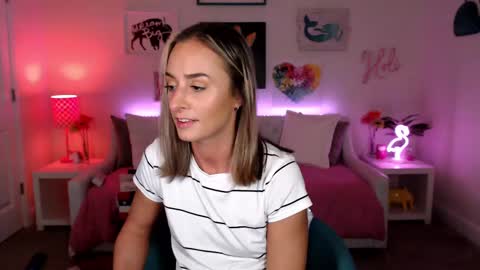 Holi Hurricane online show from 03/02/25, 07:32