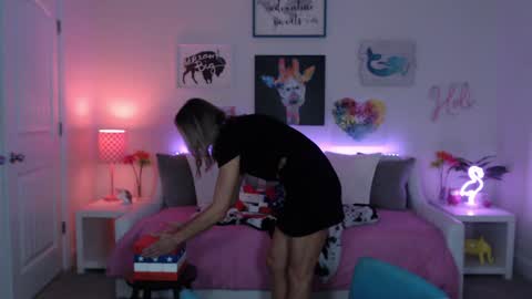 Holi Hurricane online show from 09/14/25, 04:11