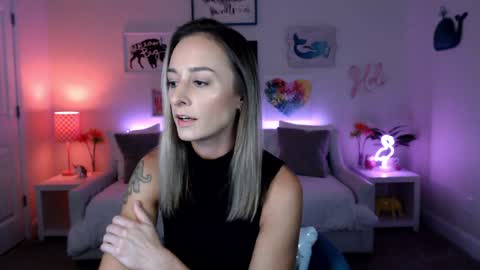 Holi Hurricane online show from 09/27/25, 02:38