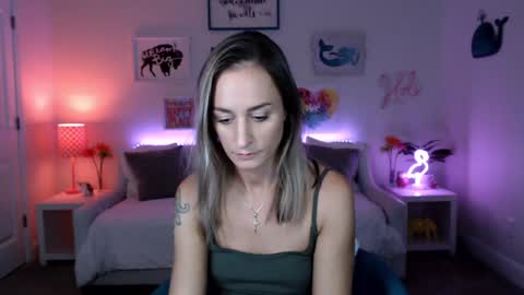 Holi Hurricane online show from 10/01/25, 02:28