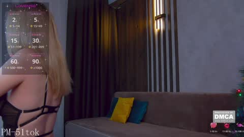 Snapshot of holl1would chatting on 01/03/25, 10:19 My social media links subscribe to support me online show from 01/03/25, 10:19