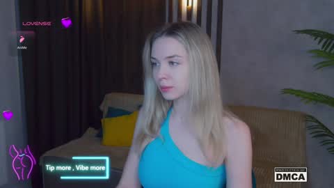 Snapshot of holl1would chatting on 01/31/25, 07:08 My social media links subscribe to support me online show from 01/31/25, 07:08