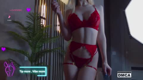 Snapshot of holl1would chatting on 02/13/25, 07:31 My social media links subscribe to support me online show from 02/13/25, 07:31