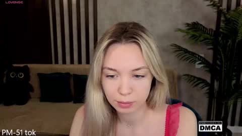Snapshot of holl1would chatting on 02/02/26, 08:18 My social media links subscribe to support me online show from 02/02/26, 08:18