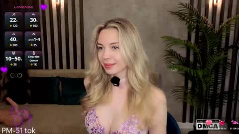 Snapshot of holl1would chatting on 03/22/26, 08:34 My social media links subscribe to support me online show from 03/22/26, 08:34