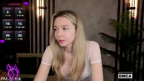 Snapshot of holl1would chatting on 04/20/26, 07:48 My social media links subscribe to support me online show from 04/20/26, 07:48