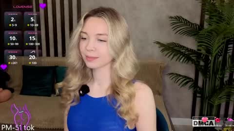 Snapshot of holl1would chatting on 05/04/26, 07:54 My social media links subscribe to support me online show from 05/04/26, 07:54