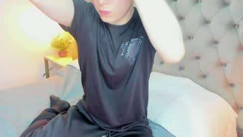 Snapshot of hollannd_ chatting on 05/26/26, 12:45 Holland online show from 05/26/26, 12:45