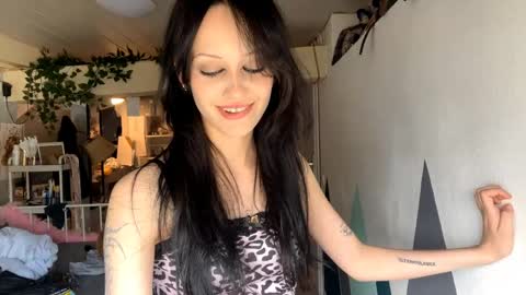 Snapshot of holliedavine chatting on 05/29/26, 03:21 Ava online show from 05/29/26, 03:21