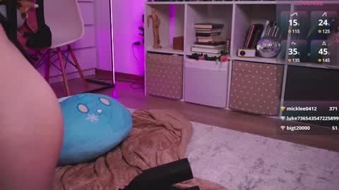 Snapshot of holliwould_ chatting on 12/07/24, 06:48 Holli online show from 12/07/24, 06:48