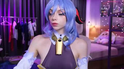 Snapshot of holliwould_ chatting on 02/21/26, 10:49 Holli online show from 02/21/26, 10:49