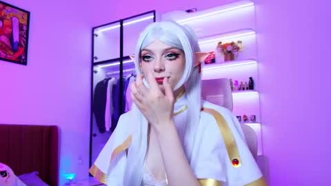 Snapshot of holliwould_ chatting on 03/18/26, 11:19 Holli online show from 03/18/26, 11:19