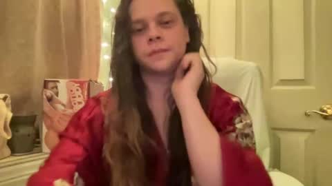 Snapshot of holly23hopefull chatting on 12/18/24, 07:47 Hollys Drive threw Side Of CB. online show from 12/18/24, 07:47