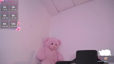 Snapshot of holly_16 chatting on 01/15/25, 03:33 holly_16 online show from 01/15/25, 03:33