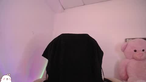 Snapshot of holly_16 chatting on 10/30/25, 01:51 holly_16 online show from 10/30/25, 01:51